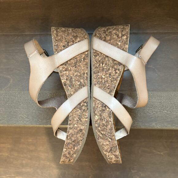 Blowfish Malibu Shoes Womens Size 7.5 Beige Platform Sandals Cork‎ Wedge Flower - Picture 9 of 11